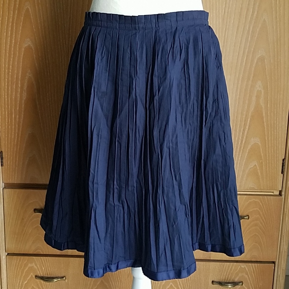 *4/$25* GAP‎ Navy Blue Pleated Skirt, Size 2